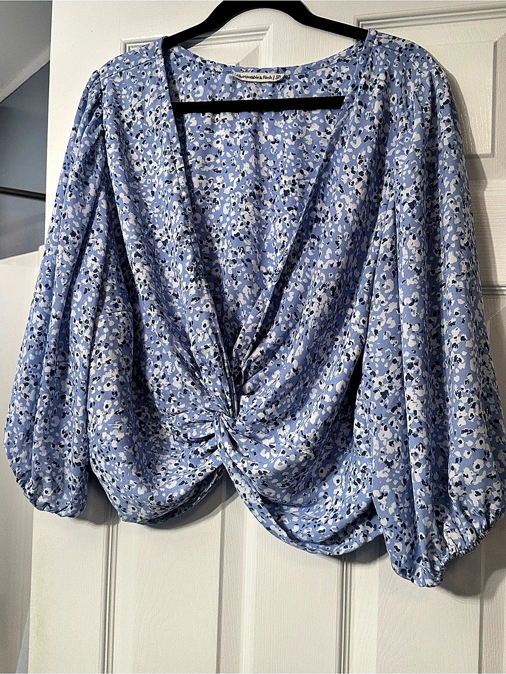 Abercrombie & Fitch Twist-Front Blouse Floral Blue & White XXL